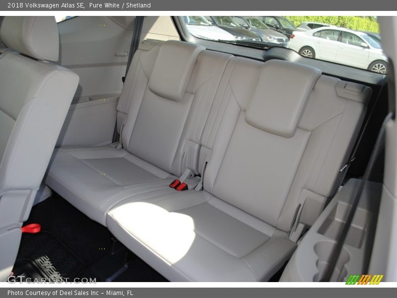 Pure White / Shetland 2018 Volkswagen Atlas SE