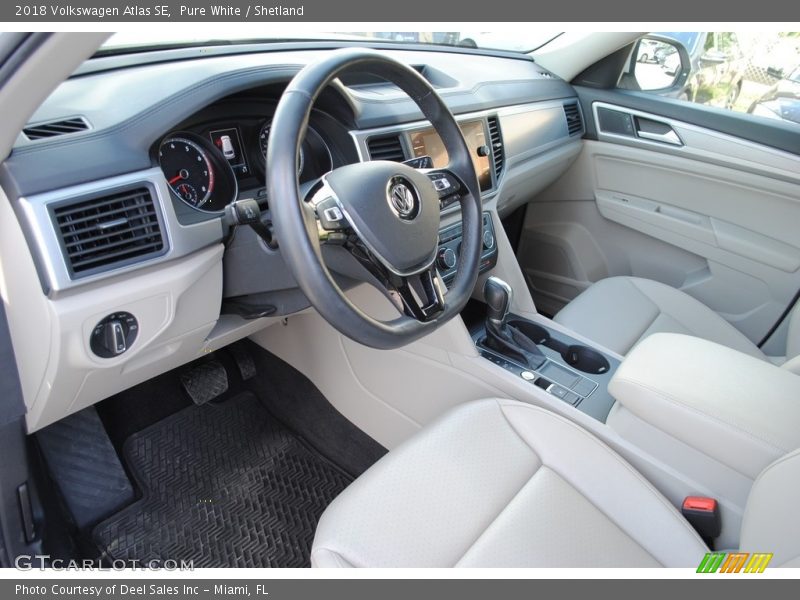Pure White / Shetland 2018 Volkswagen Atlas SE