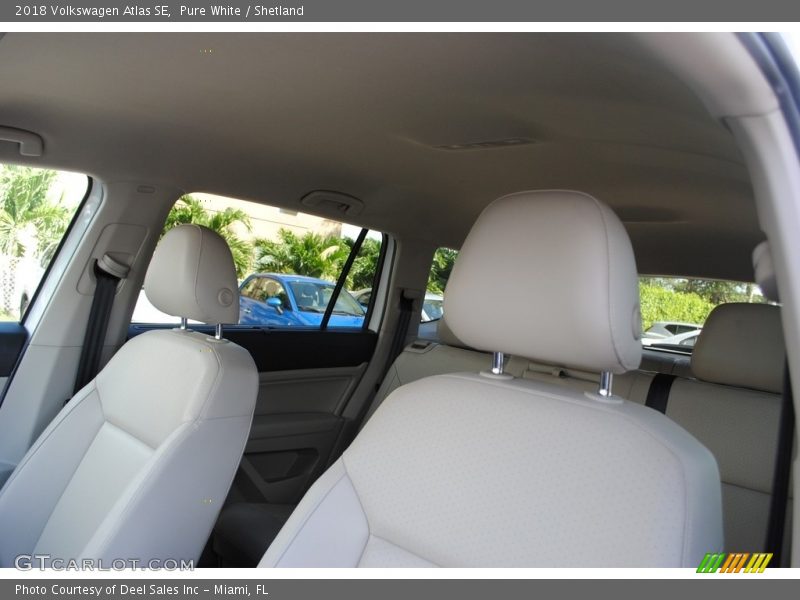 Pure White / Shetland 2018 Volkswagen Atlas SE