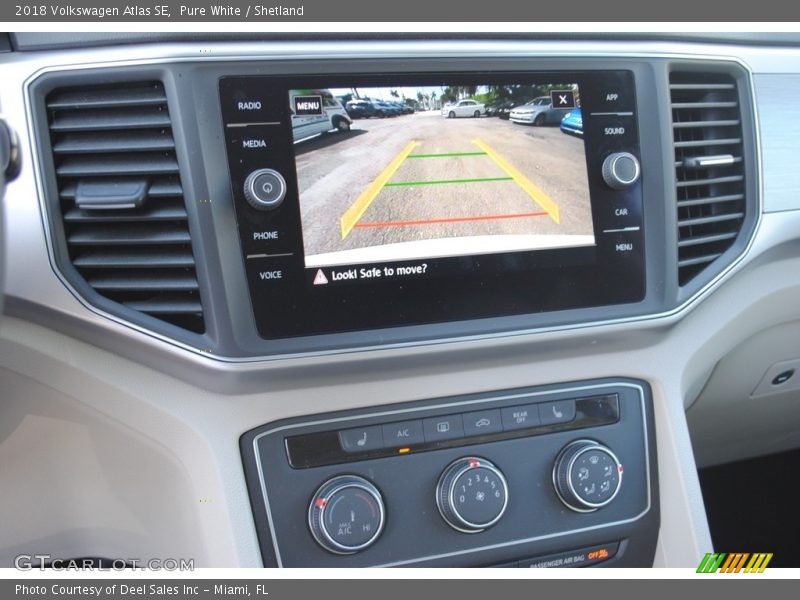 Pure White / Shetland 2018 Volkswagen Atlas SE