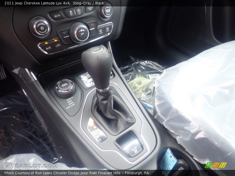  2021 Cherokee Latitude Lux 4x4 9 Speed Automatic Shifter