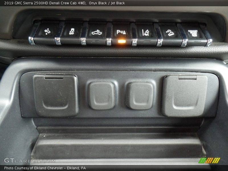 Onyx Black / Jet Black 2019 GMC Sierra 2500HD Denali Crew Cab 4WD