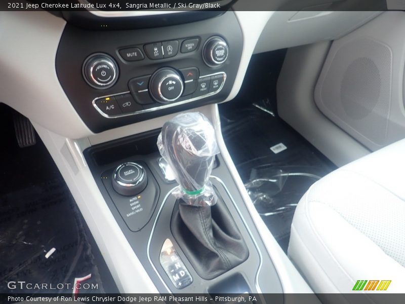Controls of 2021 Cherokee Latitude Lux 4x4