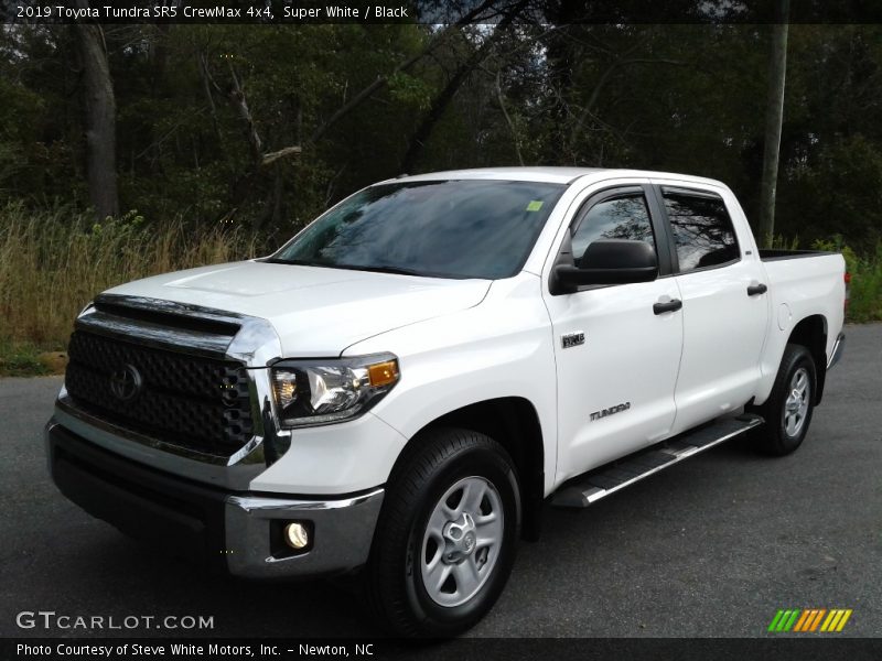 Front 3/4 View of 2019 Tundra SR5 CrewMax 4x4