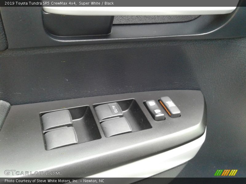 Super White / Black 2019 Toyota Tundra SR5 CrewMax 4x4