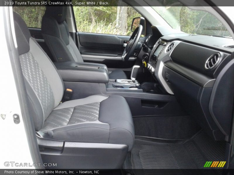 Super White / Black 2019 Toyota Tundra SR5 CrewMax 4x4