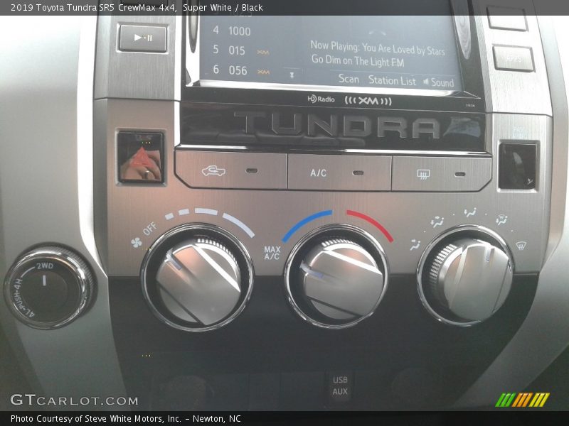 Super White / Black 2019 Toyota Tundra SR5 CrewMax 4x4