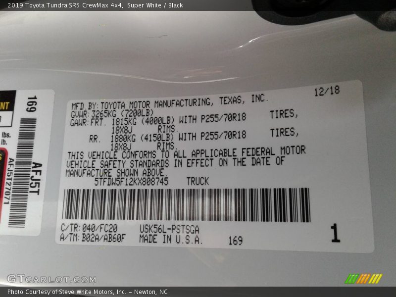 Super White / Black 2019 Toyota Tundra SR5 CrewMax 4x4