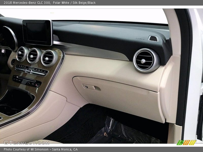 Polar White / Silk Beige/Black 2018 Mercedes-Benz GLC 300