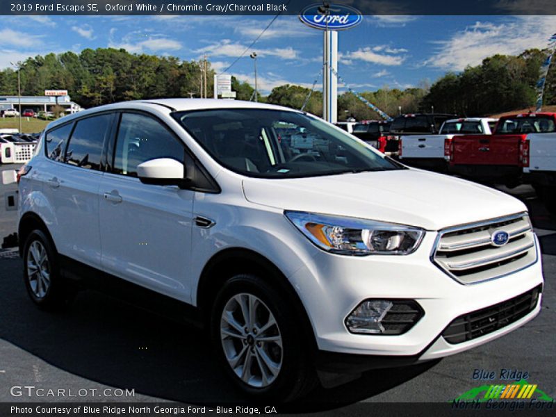 Oxford White / Chromite Gray/Charcoal Black 2019 Ford Escape SE