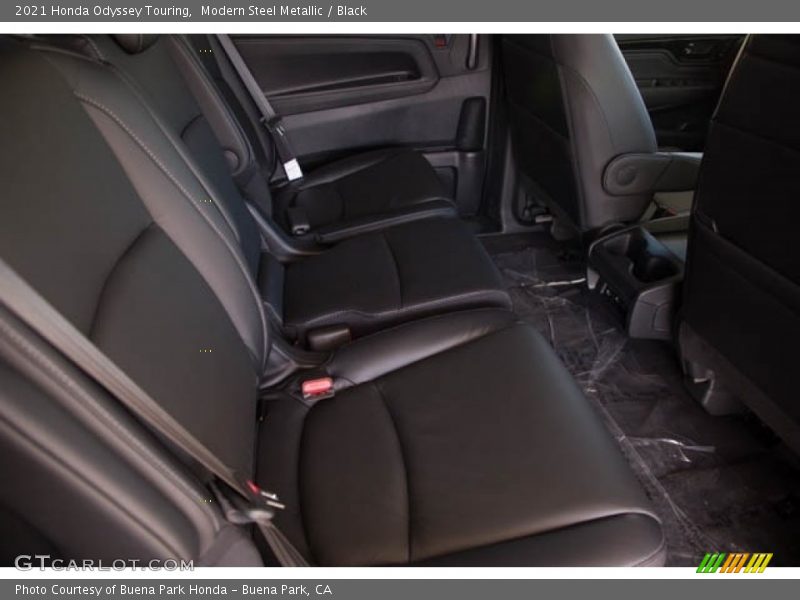 Modern Steel Metallic / Black 2021 Honda Odyssey Touring