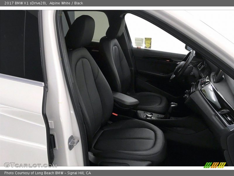 Alpine White / Black 2017 BMW X1 sDrive28i