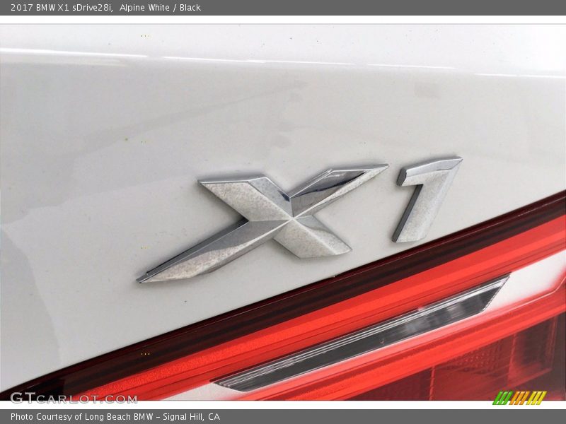 Alpine White / Black 2017 BMW X1 sDrive28i