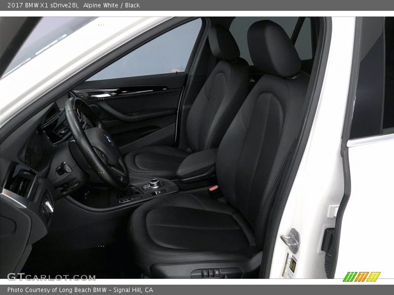 Alpine White / Black 2017 BMW X1 sDrive28i