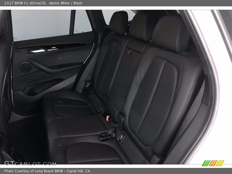 Alpine White / Black 2017 BMW X1 sDrive28i
