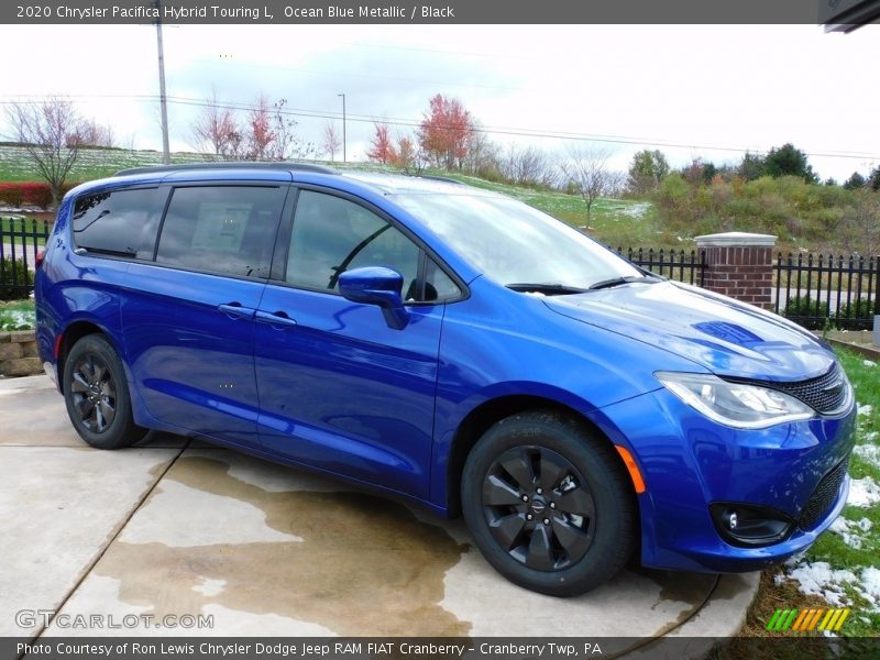 Front 3/4 View of 2020 Pacifica Hybrid Touring L