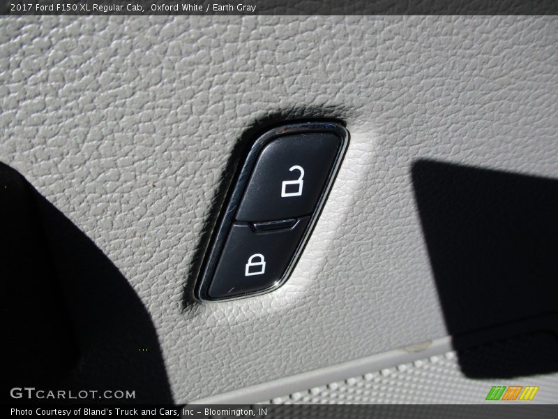 Oxford White / Earth Gray 2017 Ford F150 XL Regular Cab