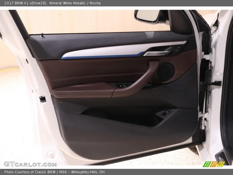 Mineral White Metallic / Mocha 2017 BMW X1 xDrive28i