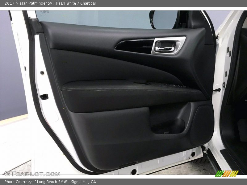 Pearl White / Charcoal 2017 Nissan Pathfinder SV
