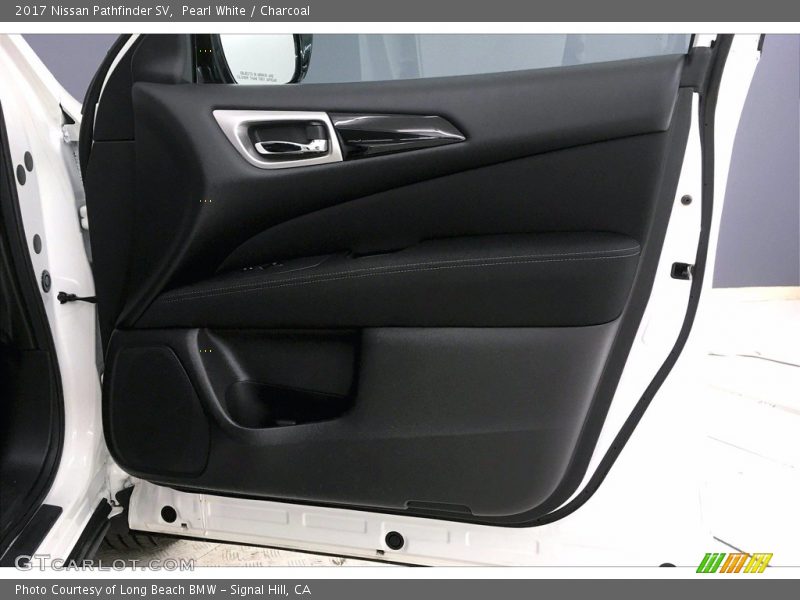 Pearl White / Charcoal 2017 Nissan Pathfinder SV