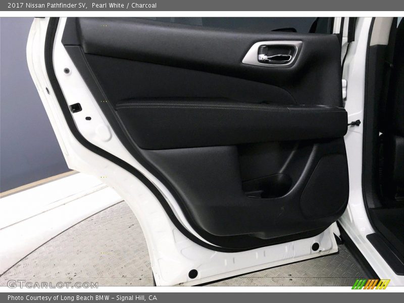 Pearl White / Charcoal 2017 Nissan Pathfinder SV
