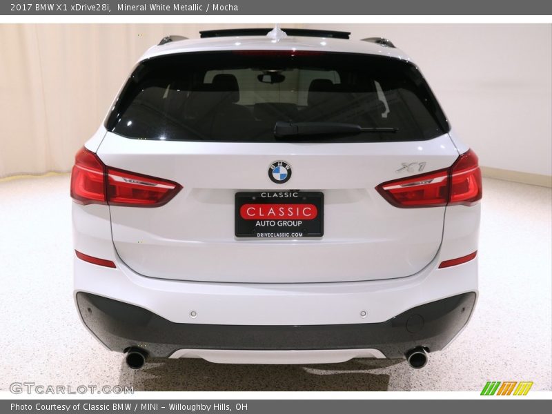 Mineral White Metallic / Mocha 2017 BMW X1 xDrive28i