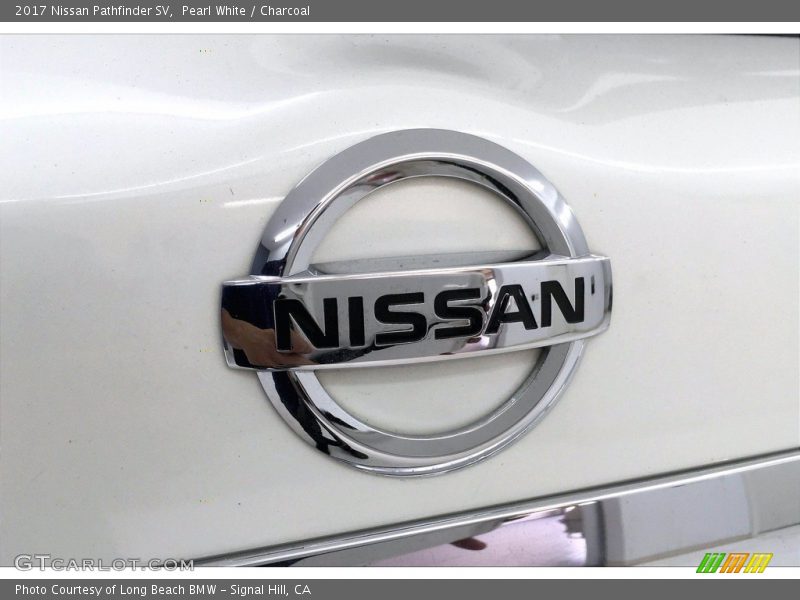 Pearl White / Charcoal 2017 Nissan Pathfinder SV