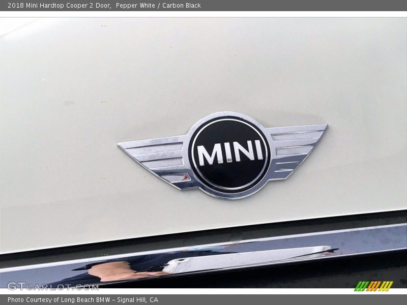 Pepper White / Carbon Black 2018 Mini Hardtop Cooper 2 Door