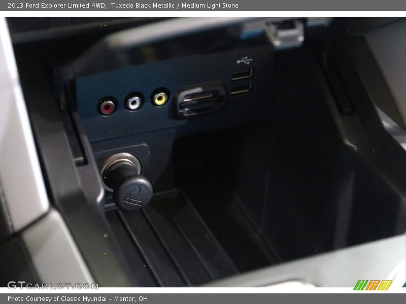 Tuxedo Black Metallic / Medium Light Stone 2013 Ford Explorer Limited 4WD