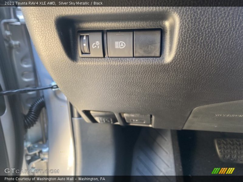 Silver Sky Metallic / Black 2021 Toyota RAV4 XLE AWD