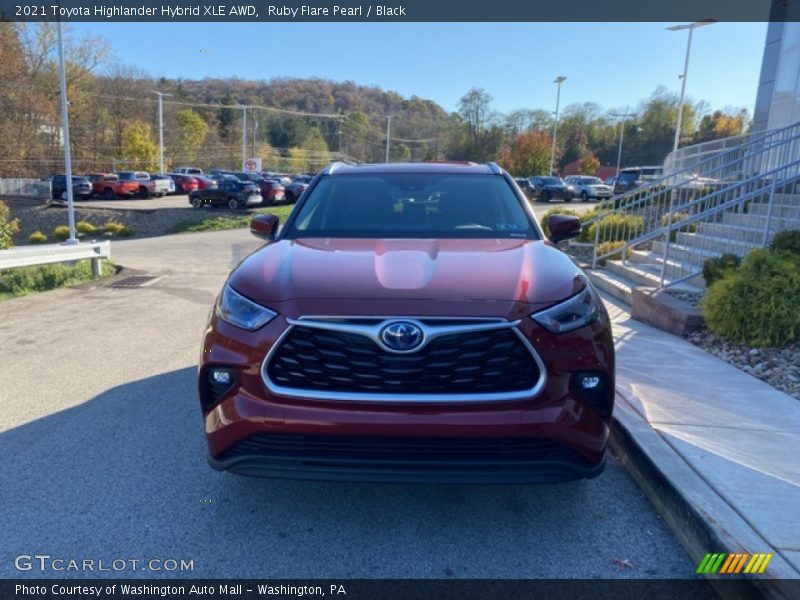 Ruby Flare Pearl / Black 2021 Toyota Highlander Hybrid XLE AWD