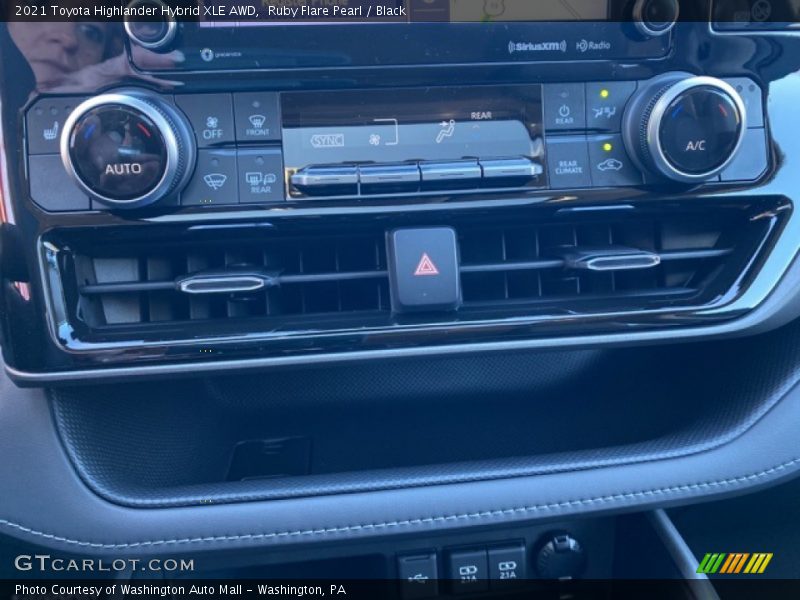 Ruby Flare Pearl / Black 2021 Toyota Highlander Hybrid XLE AWD