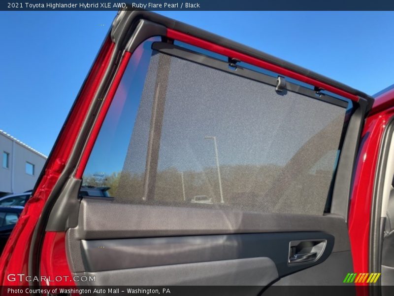 Ruby Flare Pearl / Black 2021 Toyota Highlander Hybrid XLE AWD