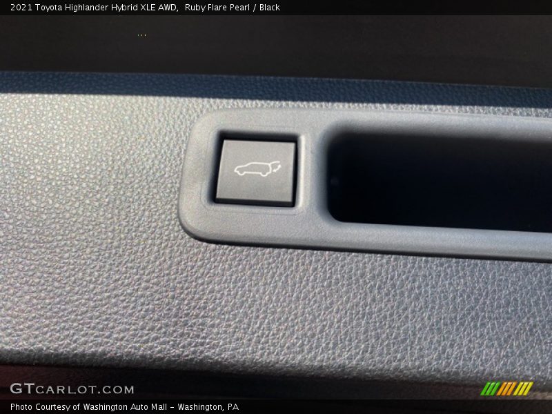 Ruby Flare Pearl / Black 2021 Toyota Highlander Hybrid XLE AWD