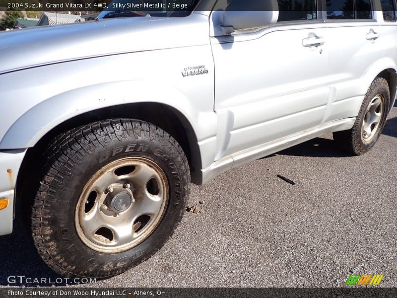 Silky Silver Metallic / Beige 2004 Suzuki Grand Vitara LX 4WD