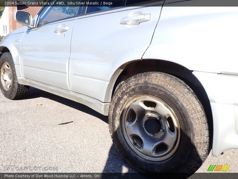 Silky Silver Metallic / Beige 2004 Suzuki Grand Vitara LX 4WD