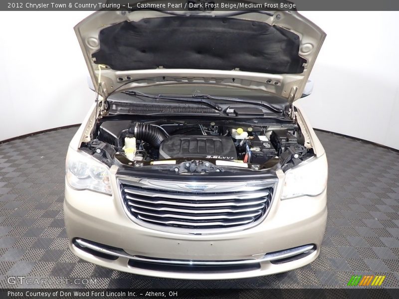 Cashmere Pearl / Dark Frost Beige/Medium Frost Beige 2012 Chrysler Town & Country Touring - L