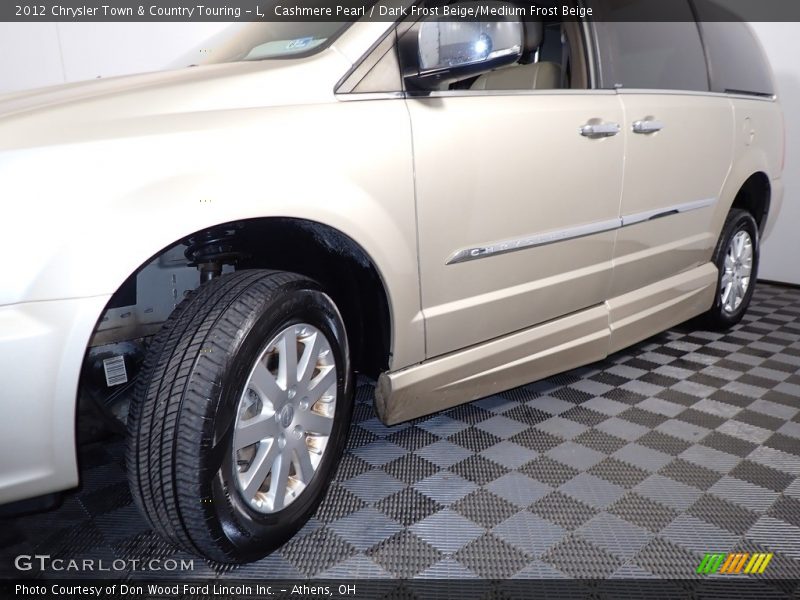 Cashmere Pearl / Dark Frost Beige/Medium Frost Beige 2012 Chrysler Town & Country Touring - L