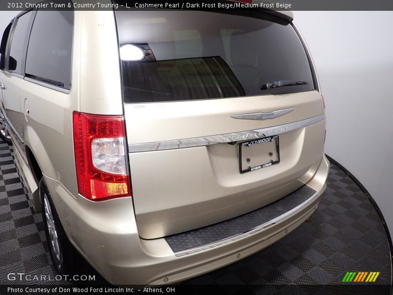 Cashmere Pearl / Dark Frost Beige/Medium Frost Beige 2012 Chrysler Town & Country Touring - L