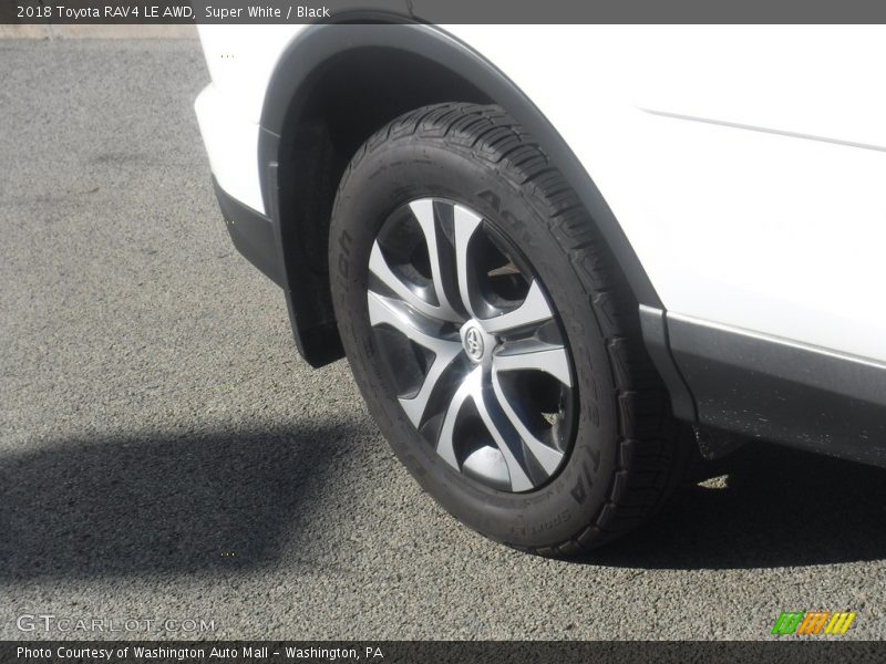 Super White / Black 2018 Toyota RAV4 LE AWD