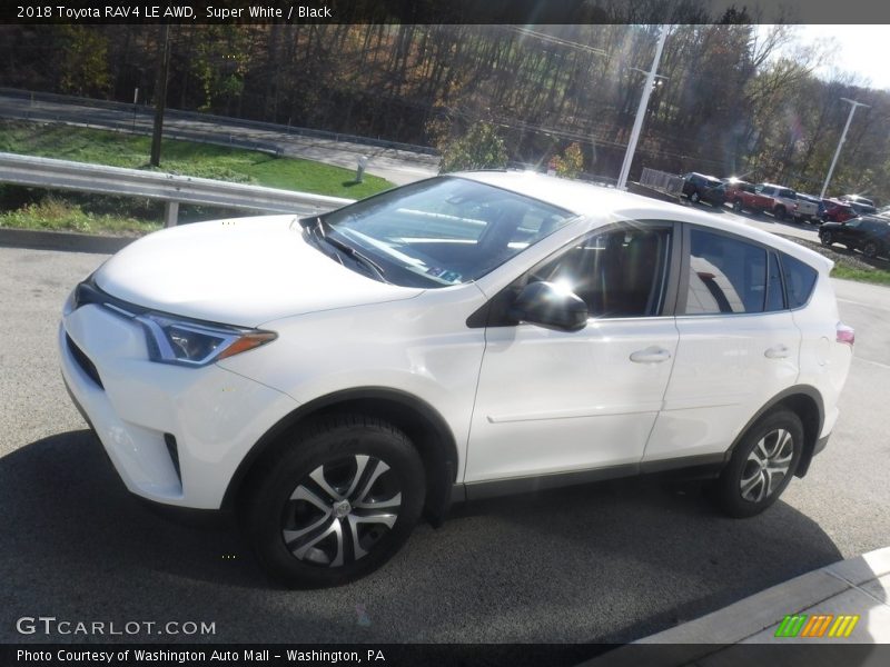 Super White / Black 2018 Toyota RAV4 LE AWD
