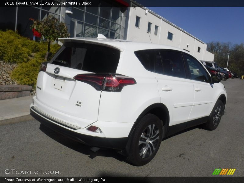 Super White / Black 2018 Toyota RAV4 LE AWD