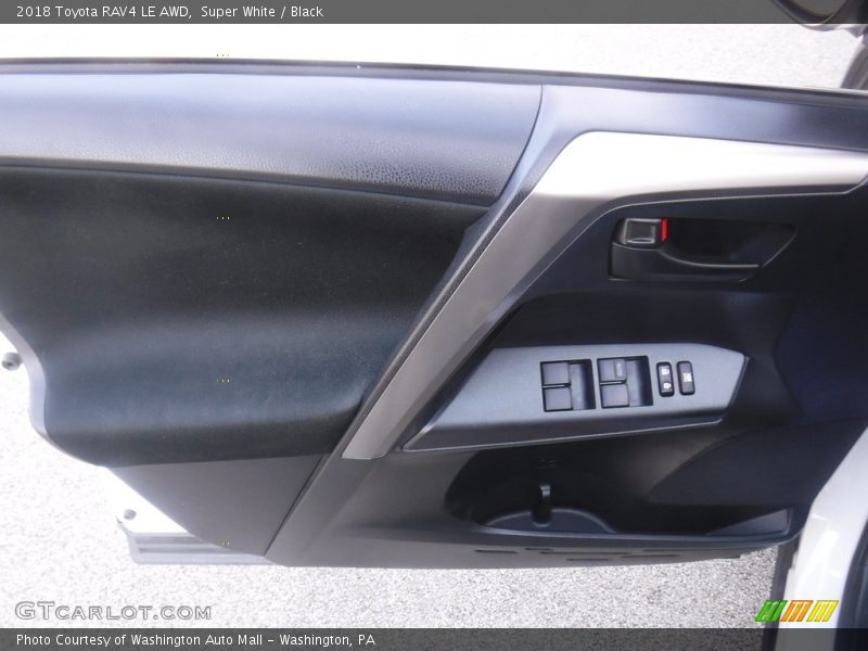 Super White / Black 2018 Toyota RAV4 LE AWD