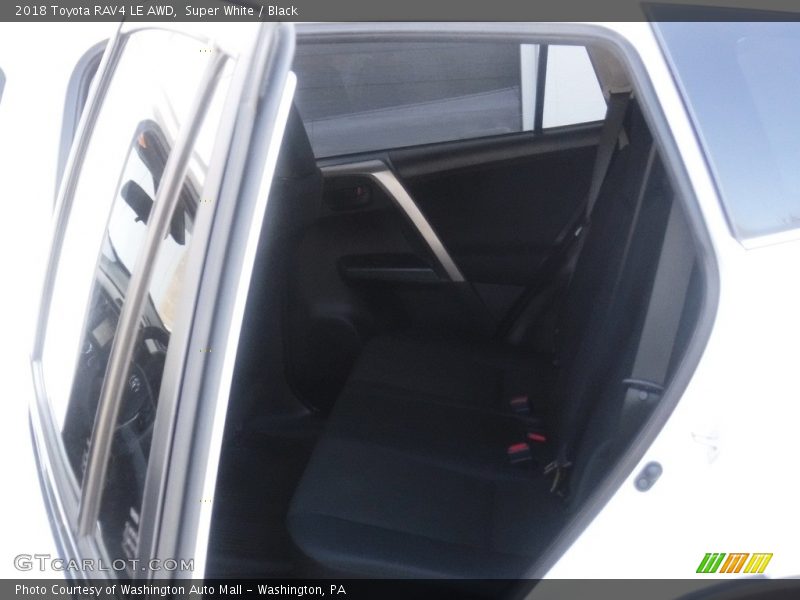 Super White / Black 2018 Toyota RAV4 LE AWD