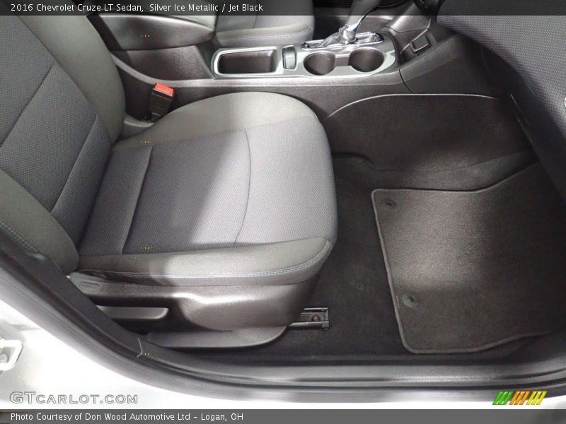 Silver Ice Metallic / Jet Black 2016 Chevrolet Cruze LT Sedan