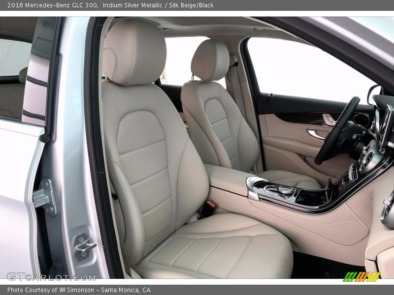 Iridium Silver Metallic / Silk Beige/Black 2018 Mercedes-Benz GLC 300