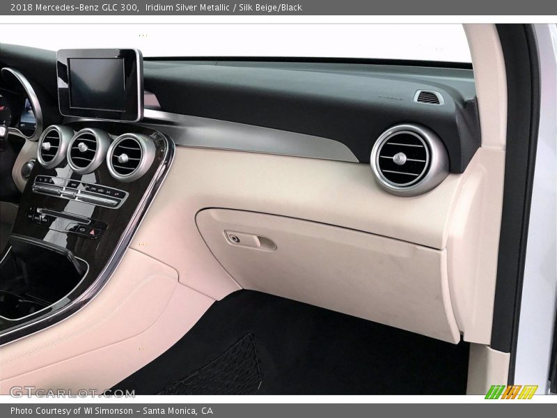 Iridium Silver Metallic / Silk Beige/Black 2018 Mercedes-Benz GLC 300