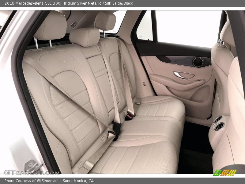 Iridium Silver Metallic / Silk Beige/Black 2018 Mercedes-Benz GLC 300