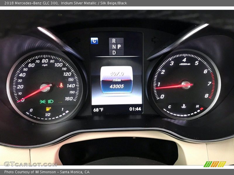 Iridium Silver Metallic / Silk Beige/Black 2018 Mercedes-Benz GLC 300