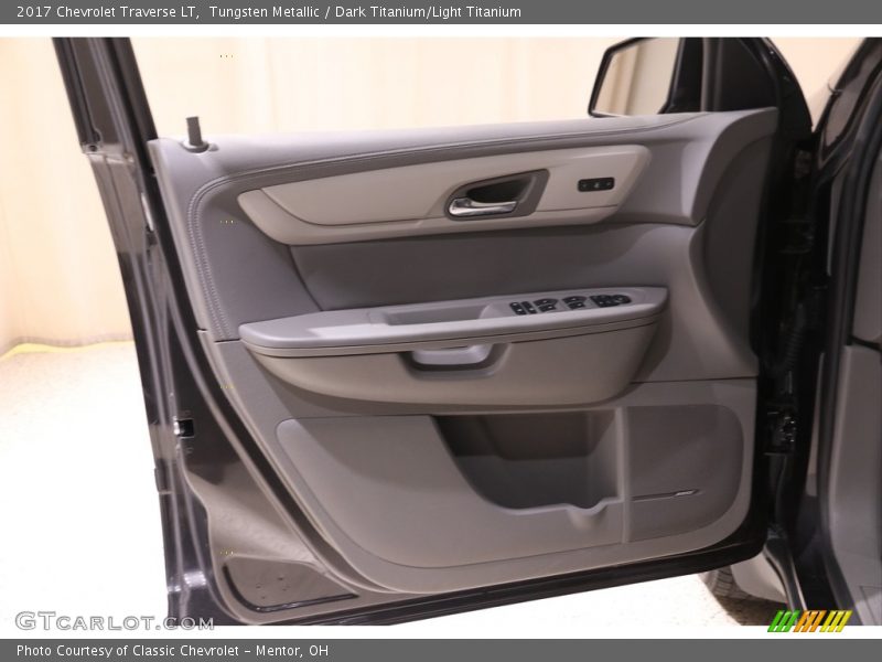 Tungsten Metallic / Dark Titanium/Light Titanium 2017 Chevrolet Traverse LT